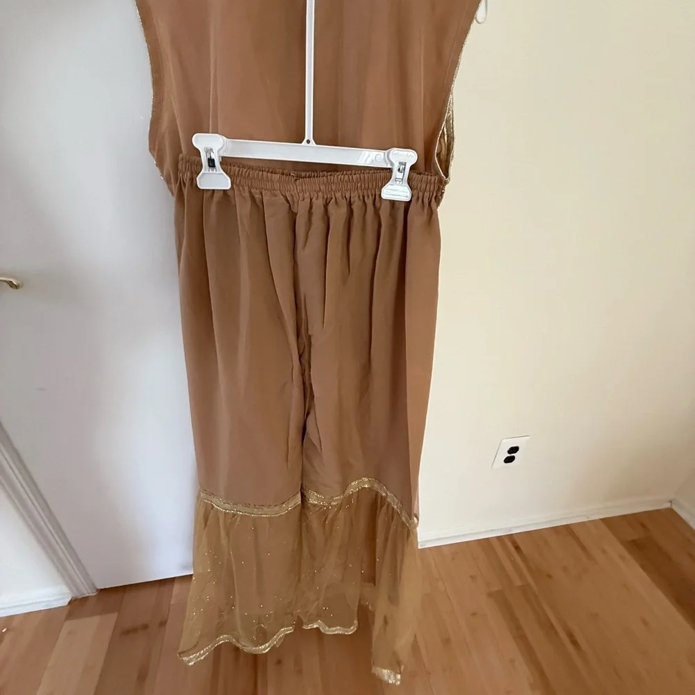 Elegant Embroidered Sleeveless Dress with Dupatta - Picture 6 of 12